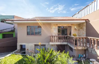 Casa comercial/residencial com 4 quartos, 2 suítes e vaga de garagem no pilarzinho 