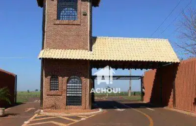 Terreno com 2500m2, condomínio fechado, com piscina já construída, imperdível!