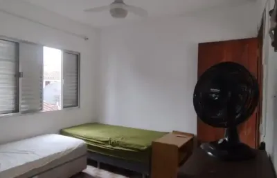 Kitnet 200 metros do mar com vaga de garagem no jardim marina