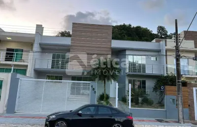 Sobrado alto padrão no bairro ressacada  extremamente bem localizado próximo