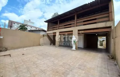 Ampla casa no bairro são judas bem localizada com piscina