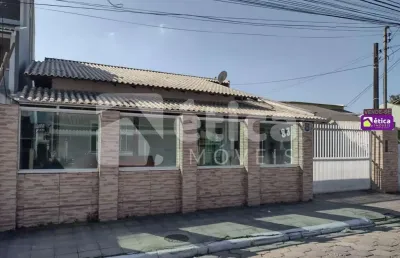 Excelente casa de 3 quartos sendo 1 suíte com piscina no são joão, itajai - sc