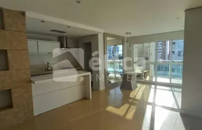 Excelente oportunidade na vila operária em itajaí, apartamento de 3 dormitórios.
