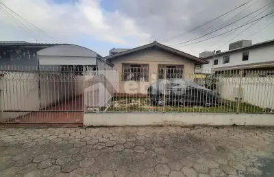 Casa de madeira à venda no bairro são joão em itajaí sc