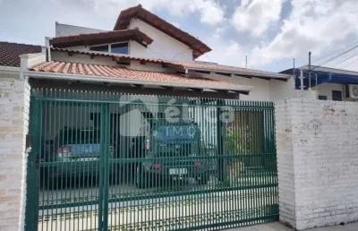 Belíssimo sobrado averbado, com excelente localização