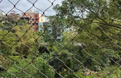 Excelente apartamento com 03 quartos, linda vista para a mata