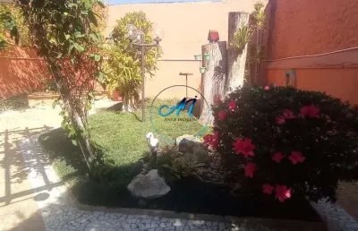 Confortável casa térrea em rua tranquila e estritamente residencial!