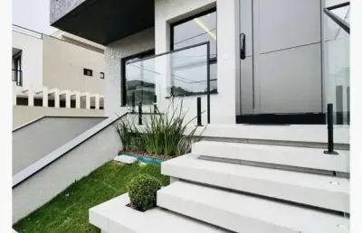 Sobrado 270 m2, com terraço, 03 quartos c/suíte, 03 vagas no pinheirinho curitiba pr