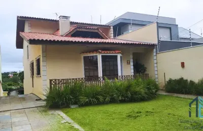 (permuta ou financiamento) casa a venda com amplo terreno, 04 quartos c/suíte, 05 vagas, salão de festas, no tarumã em curitiba pr