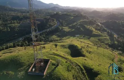 Chácara com 02 casas bem localizada, apenas 70km de curitiba em campina grande do sul pr
