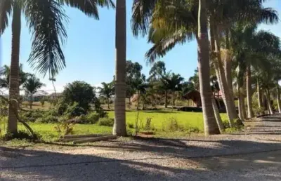 Sítio lindo, com casa e barracão, a 400 metros da br 101 (até janeiro vai ser calçada) no bairro morretes em tijucas - sc
