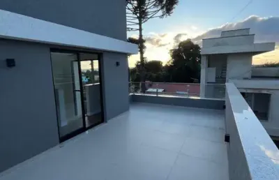 Sobrado com ático e terraço, 03 quartos c/suíte em condomínio no uberaba em curitiba pr