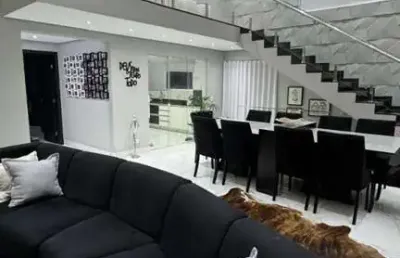Casa em condomínio 100% mobiliada, decorada, 04 quartos c/suítes, no abranches em curitiba pr