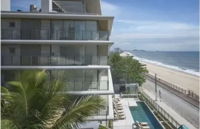 Cobertura, 04 suítes, 03 vagas pé na areis, localização privilegiada no centro de piçarras sc