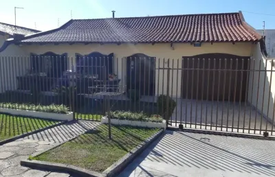 3 dormitórios, sendo 1 suíte, 3 banheiros, 4 vagas de garagem, mobiliado,