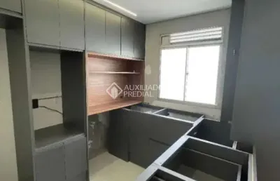 Apartamento com 2 quartos para alugar na rua guarujá, 300, são josé, canoas, 48 m2 por r$ 1.700