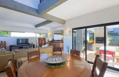 Casa com 4 quartos à venda na servidão venâncio bernardino das chagas, 510, rio tavares, florianópolis, 200 m2 por r$ 2.250.000