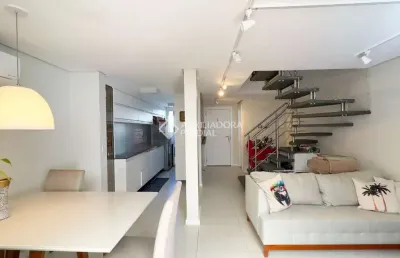 Casa em condomínio fechado com 2 quartos à venda na rua sagrado coração de jesus, 811, morro das pedras, florianópolis, 78 m2 por r$ 1.050.000