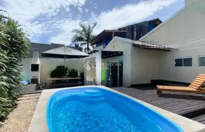 Casa com 3 quartos à venda na rua magalhães, 104, jurerê, florianópolis, 150 m2 por r$ 1.800.000