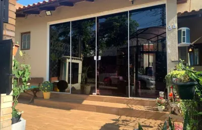 Casa com 4 quartos à venda na rua dom joão vi, 84, medianeira, porto alegre, 264 m2 por r$ 800.000