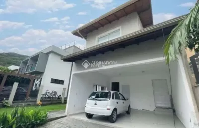 Casa com 3 quartos à venda na servidão correio sul, 396, campeche, florianópolis, 226 m2 por r$ 1.800.000