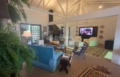 Casa em condomínio fechado com 4 quartos à venda na rua altamiro barcelos dutra, 320, barra da lagoa, florianópolis, 348 m2 por r$ 3.100.000