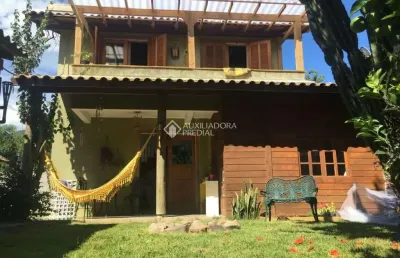 Casa com 2 quartos à venda na servidão amantino cameu, 881, rio tavares, florianópolis, 89 m2 por r$ 890.000