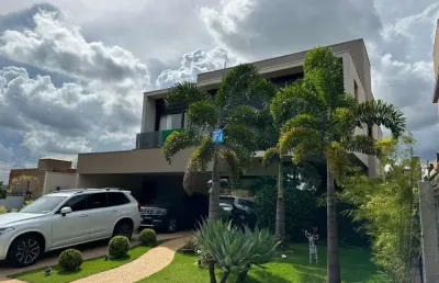 Sobrado a venda com 3 suítes no condomínio alto do castelo