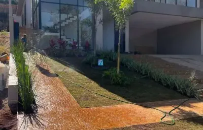 Casa alto padrão à venda no condomínio arara vermelha