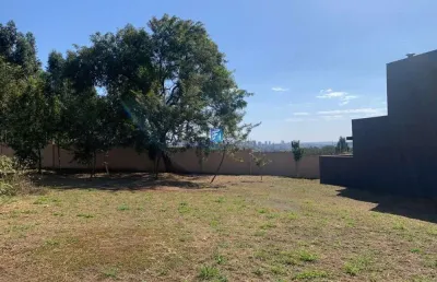 Terreno à venda com 275m² no condomínio quinta da mata l
