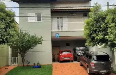 Casa tipo sobrado, 180m2 de construção, armários, condomínio