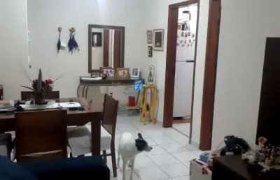 Apartamento térreo, com 2 dormitórios com ventilador de teto, salas estar/jantar