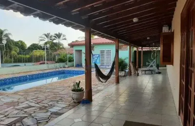 Casa a venda com 4 dormitórios sendo 2 suítes no condomínio estância beira rio