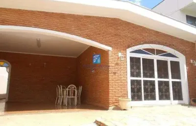 Casa a venda com 3 dormitórios sendo 1 suíte no jardim irajá