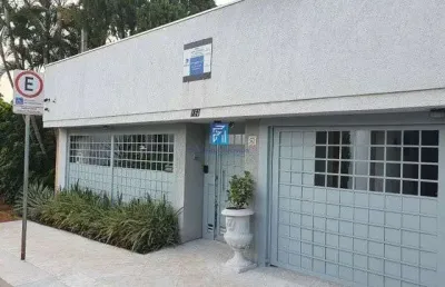 Casa comercial com 15 salas, recepção, banheiros, ar cond.,