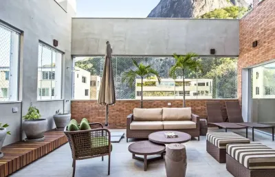 Cobertura duplex com 4 quartos à venda no coração do leblon