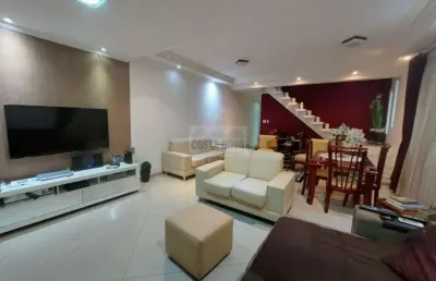 Casa à venda no campo grande, 2 dormitórios, piscina aquecida, churrasqueira, vaga para 4 carros.