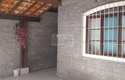 Casa com 104 m², 2 quartos sendo 1 suíte, 2 banheiros, lavanderia e 2 vagas. bairro tupi
