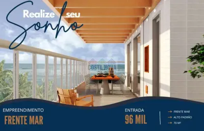 Apartamento de 2 dormitórios frente mar no jd. real