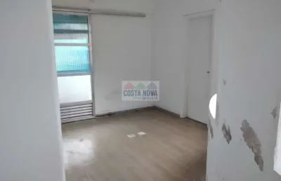 Conjunto comercial com 41m², 2 salas, varanda ampla, copa e banheiro, localizado no décimo primeiro