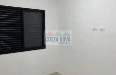 Casa de condomínio com 02 quartos no maracanã praia grande