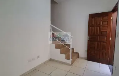 Casa assobradada  com 2 dormitórios e quintal privativo no bairro sitío do campo, praia grande