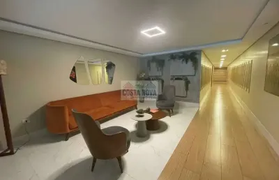 Apartamento de 2 dormitórios sendo 1 suíte e 2 vagas de garagem, a 80 metros do mar