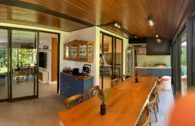 Casa em condomínio a venda na praia da baleia com 4 suítes em são sebastião/sp