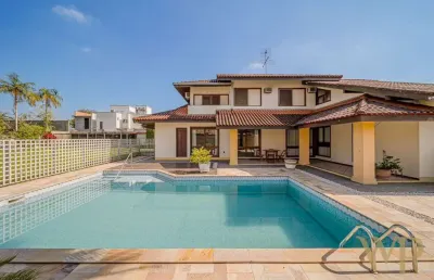 Casa com 4 quartos à venda na rua emílio germano riesenberg, 303, glória, joinville por r$ 2.750.000