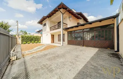 Casa com 4 quartos à venda na rua assis brasil, 92, saguaçu, joinville por r$ 1.350.000