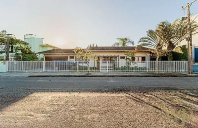 Casa com 4 quartos à venda na rua dionísio cerqueira, 455, saguaçu, joinville por r$ 1.550.000
