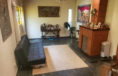 Metrô jabaquara, casa térrea com 4 dormitórios sendo 3 suítes, 4 vagas de garagem.