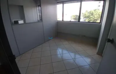 Sala comercial para locação! a 110 metros do metrô saúde!
