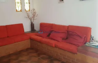 Casa com 01 dorms sendo 01 suíte e 02 vagas na vila santa catarina